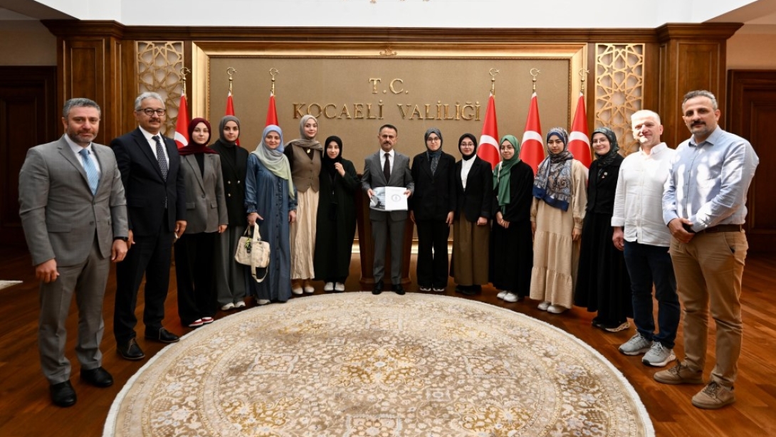 İzmit Mehmet Akif Ersoy Kız Anadolu İmam Hatip Lisesi'nden Valimiz İlhami Aktaş'a Ziyaret